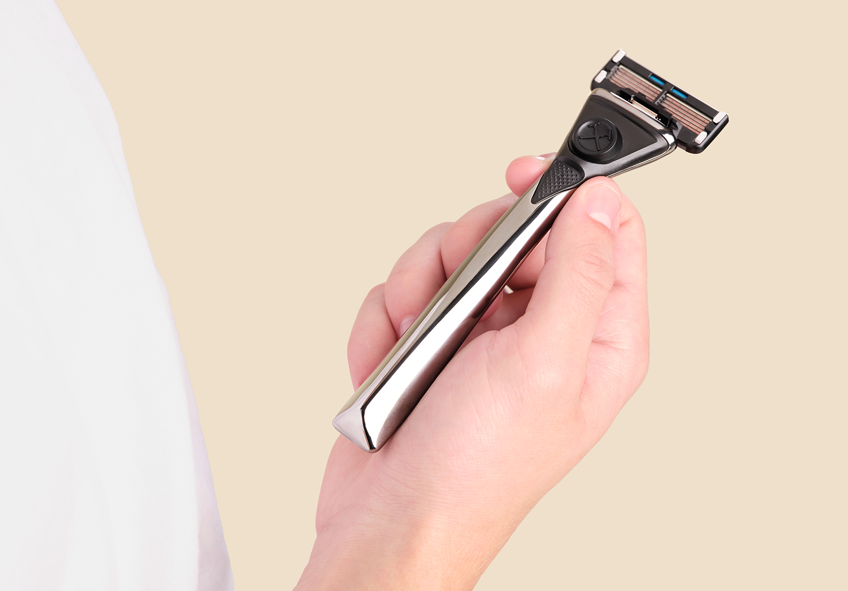 Man holding heavy metal handle in hand.