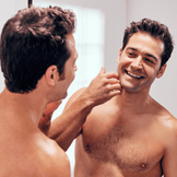 Man applying Dollar Shave Club rescue serum to his blade.